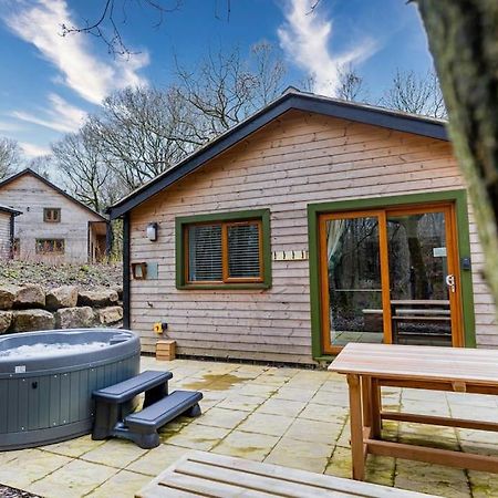 Padley; Woodland Lodge With Hot Tub For 2-4 In The Staffordshire Moorlands Oakamoor ภายนอก รูปภาพ