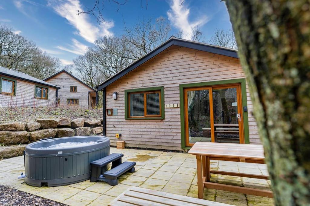 Padley; Woodland Lodge With Hot Tub For 2-4 In The Staffordshire Moorlands Oakamoor ภายนอก รูปภาพ