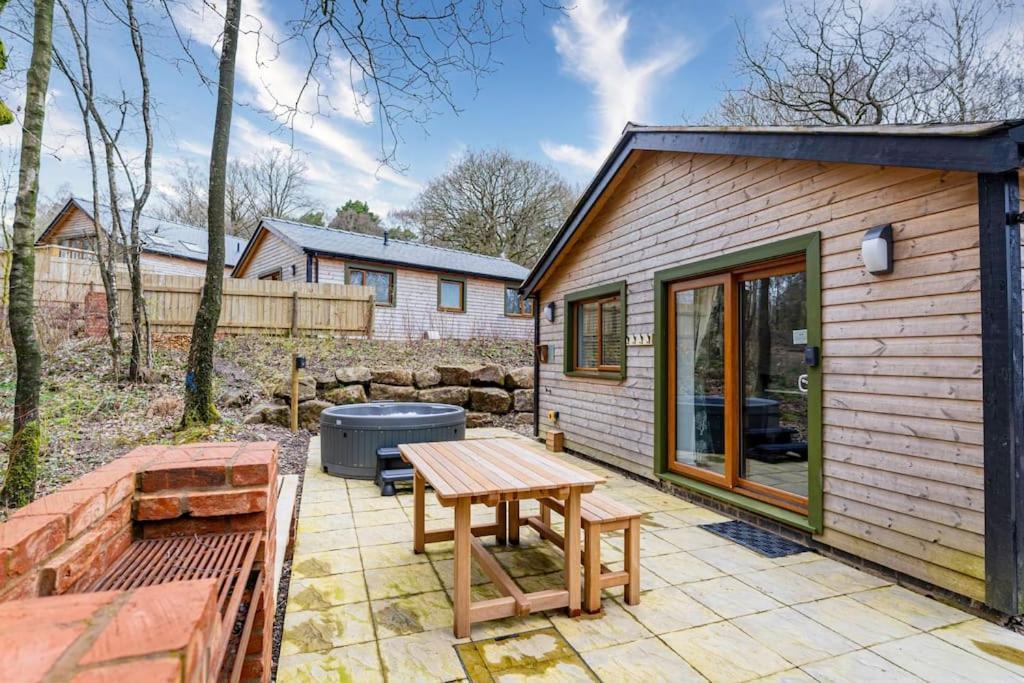 Padley; Woodland Lodge With Hot Tub For 2-4 In The Staffordshire Moorlands Oakamoor ภายนอก รูปภาพ