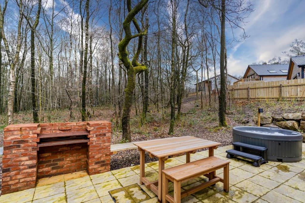 Padley; Woodland Lodge With Hot Tub For 2-4 In The Staffordshire Moorlands Oakamoor ภายนอก รูปภาพ