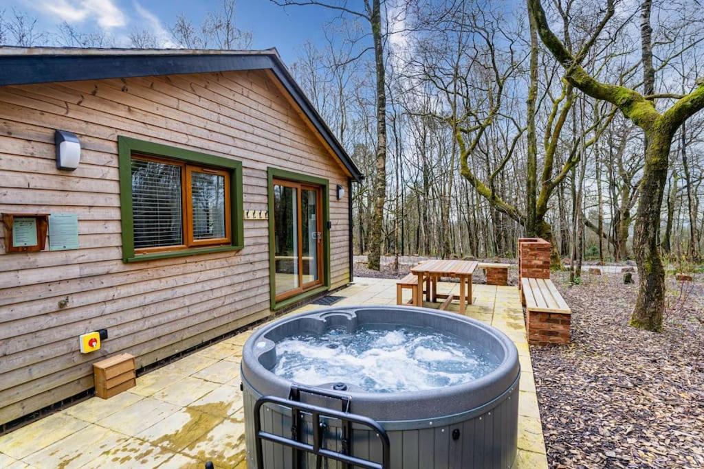 Padley; Woodland Lodge With Hot Tub For 2-4 In The Staffordshire Moorlands Oakamoor ภายนอก รูปภาพ